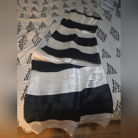 BCBG womens size 2 strapless floor length black and white layered gown - Picture 2 of 9